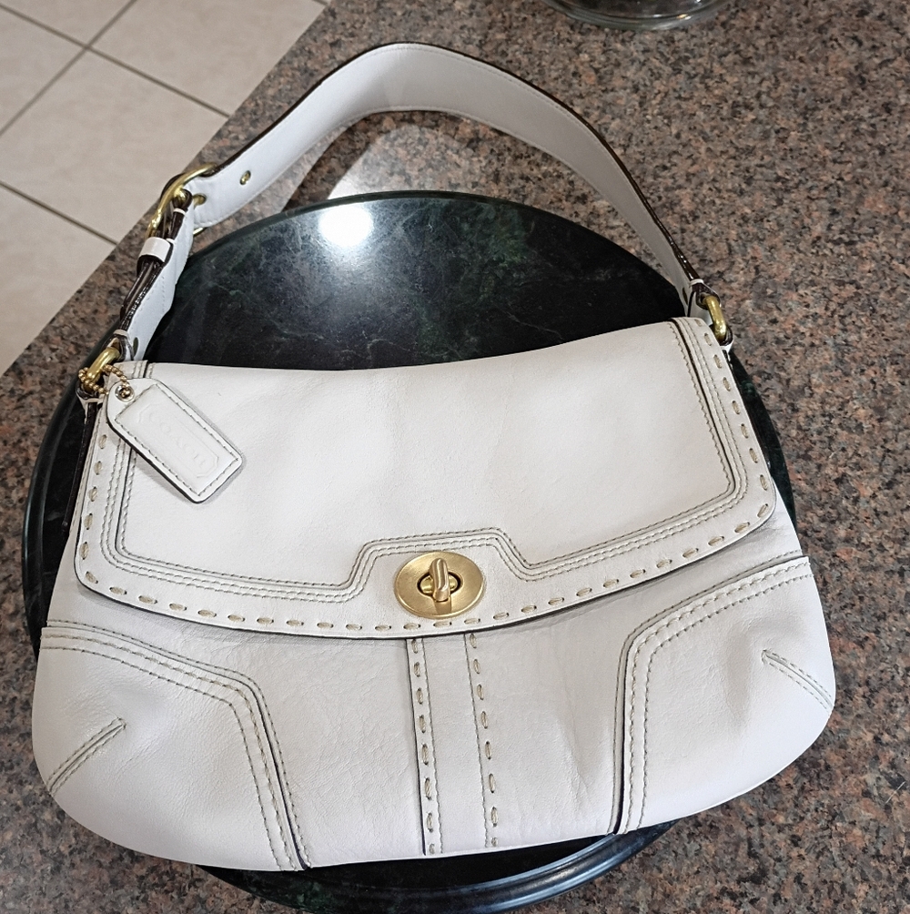 COACH Hampton Off White Leather Stitched Outline  Shoulder bag